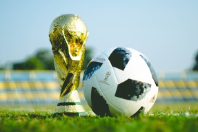 米兰体育APP-绝境双声，十二连败的Ning与安菲尔德的压力锅之歌